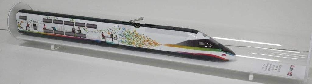 Le design final SNCF coté droit et Alstom coté gauche.